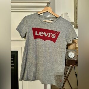 Levi’s casual top